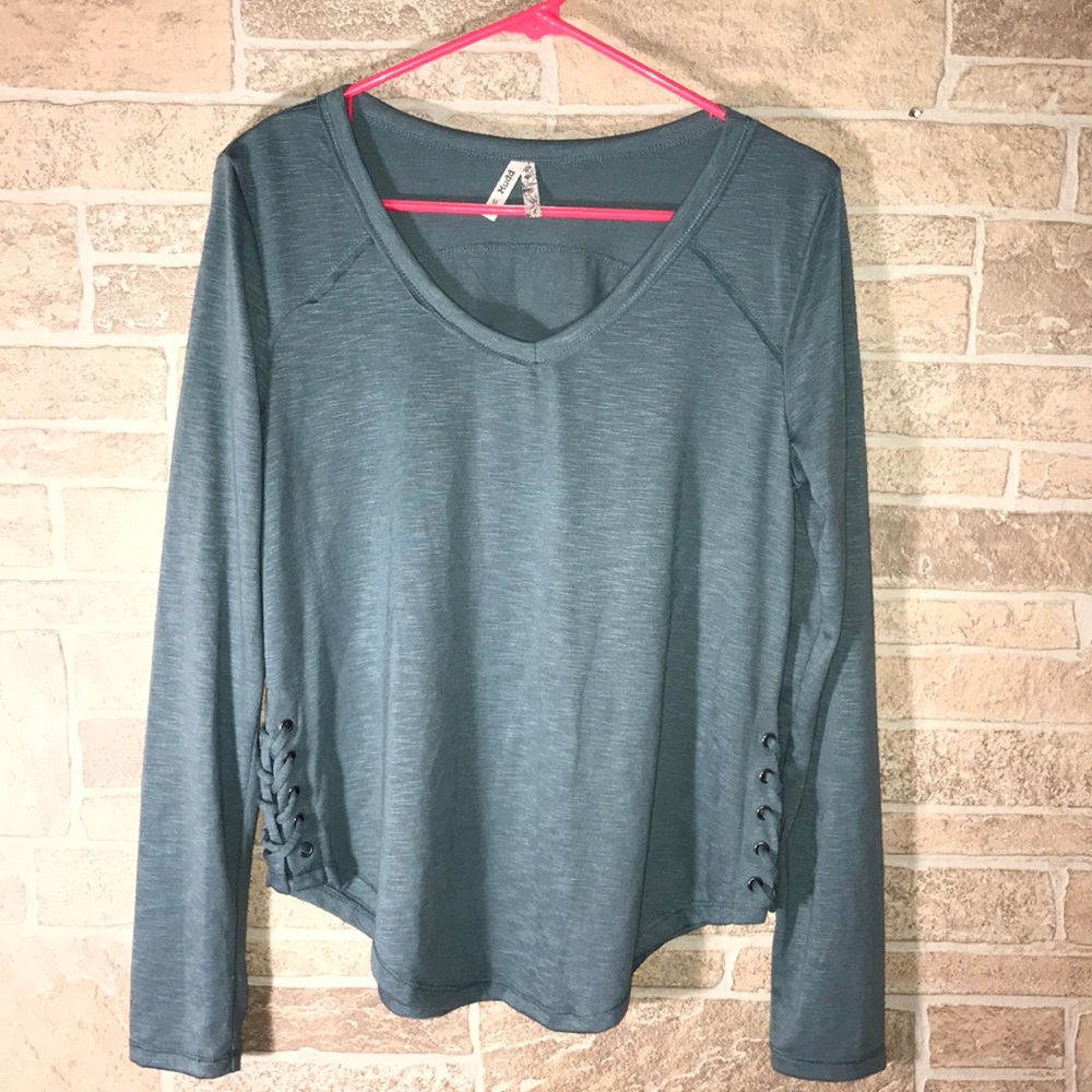 ✅MUDD Long Sleeve Top